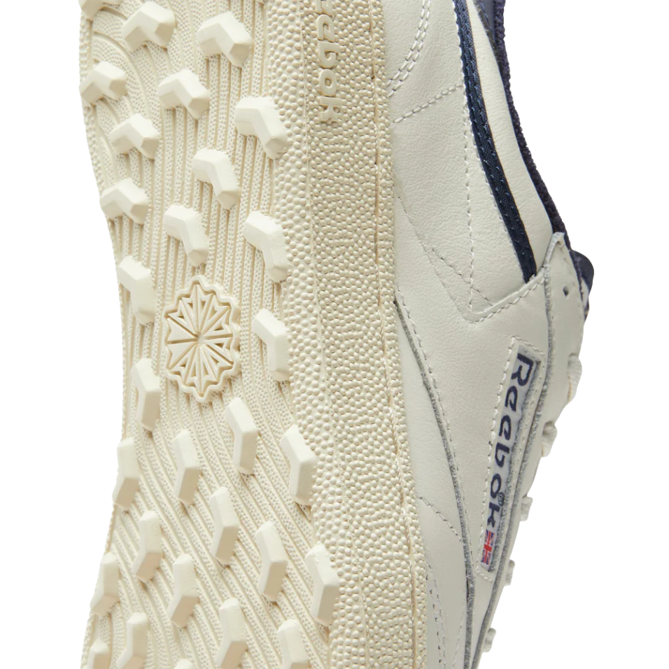 REEBOK CLUB C GOLF SHOE - CHALK/VECTOR NAVY